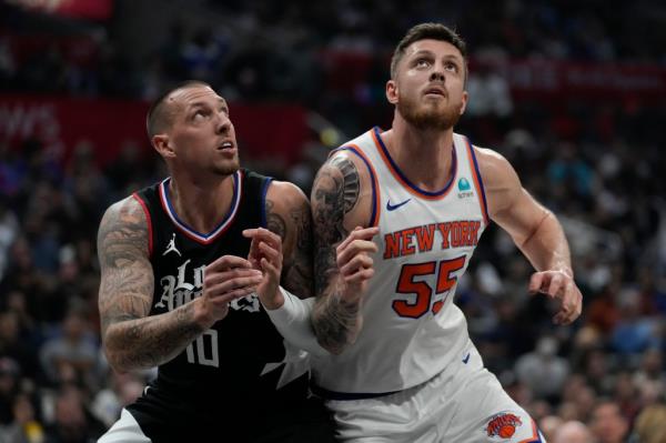 Clippers center Daniel Theis (10) and New York Knicks center Isaiah Hartenstein (55) look for a rebound